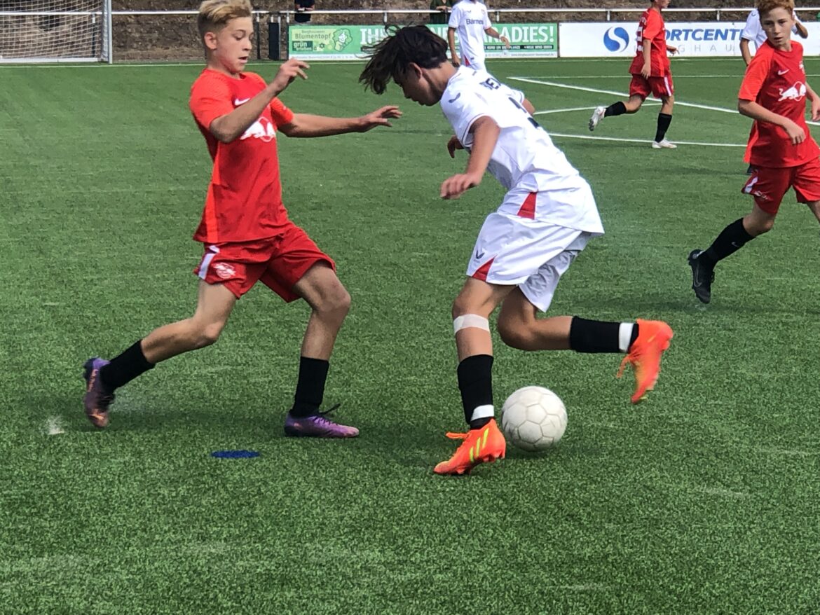 Lust auf Bewegung (outdoor), Teamgeist erleben, Zusammenhalt fördern = Jugend-Fußball beim SSV Berghausen